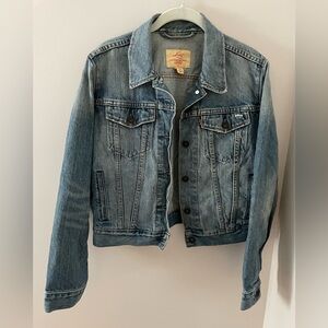 Women’s Levi’s Jean jacket
